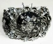 Large Old Gold Bracelet with Stone (black) 003004 - Wholesale Bracelets & Bangles